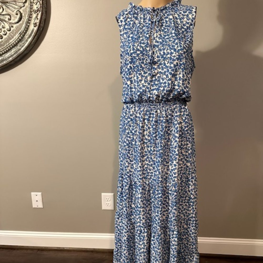 MAX STUDIO BLUE AND WHITE FLOWER MAXI TIERED DRESS